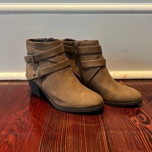 Girls Unr8ted Ankle Booties, Size 2M